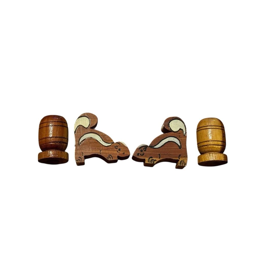 VTG Hand Carved Wood‎ Skunk Salt Pepper Shakers St. Louis MO Kitchen Souvenir